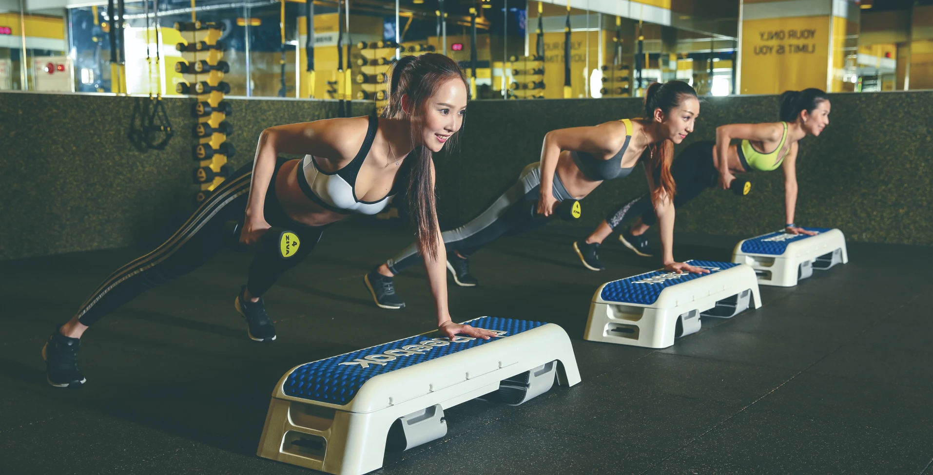 FITZONE 60 非常適合喜歡跑步或是想增進心肺功能的學員,60分鐘的課程內,不停止地穿插跑步機、划船機及六項功能性訓練動作。